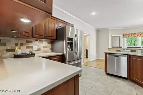 27 Brookside Dr, Saratoga Springs, NY 12866 photo 13