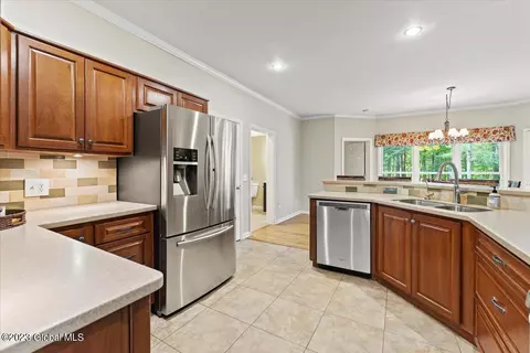 27 Brookside Dr, Saratoga Springs, NY 12866 photo 12