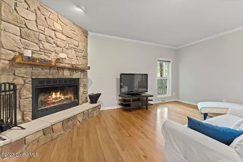 27 Brookside Dr, Saratoga Springs, NY 12866 photo 6