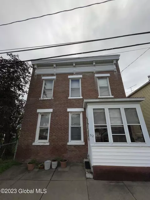 52 Paine St, Green Island, NY 12183