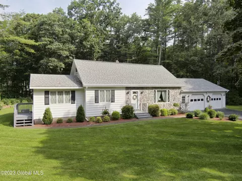 236 Progress Rd, Gloversville, NY 12078