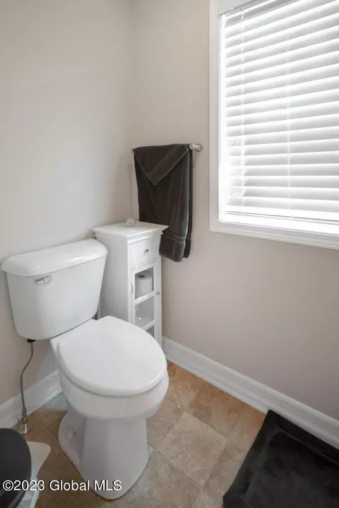 174 Paddock Cir, Schenectady, NY 12306 photo 15