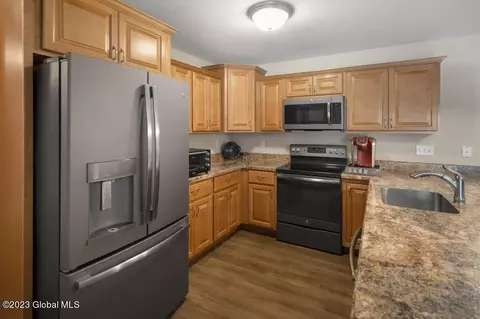 174 Paddock Cir, Schenectady, NY 12306 photo 7