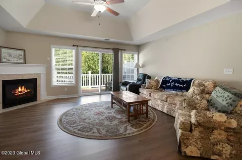174 Paddock Cir, Schenectady, NY 12306 photo 4