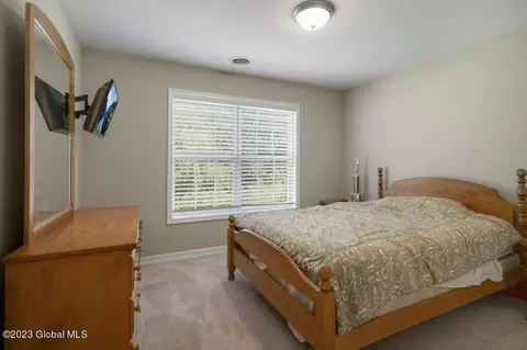174 Paddock Cir, Schenectady, NY 12306 photo 17