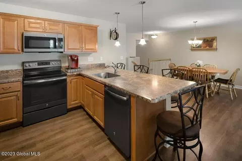 174 Paddock Cir, Schenectady, NY 12306 photo 8