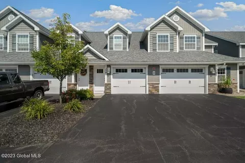 174 Paddock Cir, Schenectady, NY 12306