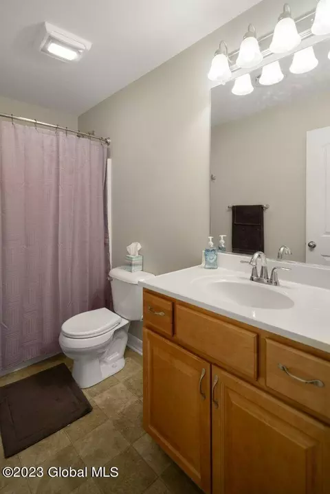 174 Paddock Cir, Schenectady, NY 12306 photo 19