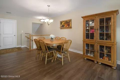 174 Paddock Cir, Schenectady, NY 12306 photo 5