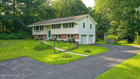 5 Annacrest Dr, Greenfield Center, NY 12833