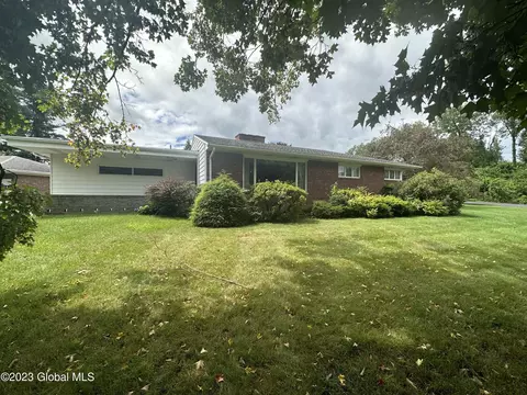 13 Turner Ln, Loudonville, NY 12211