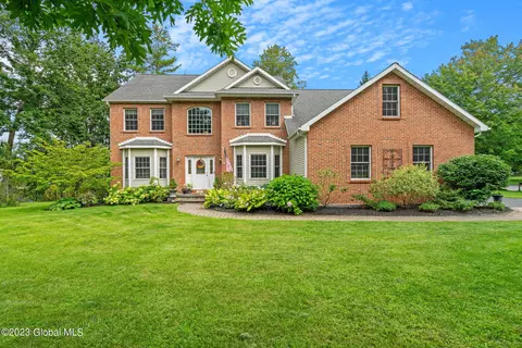 1332 Rosehill Blvd, Niskayuna, NY 12309