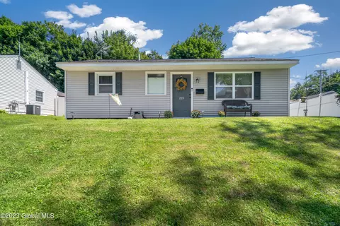 225 Park Ave, Rensselaer, NY 12144