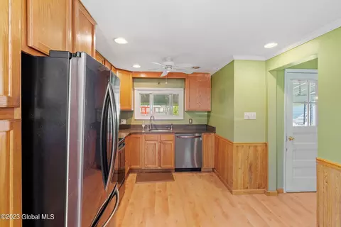 211 Stoodley Pl, Schenectady, NY 12303 photo 21