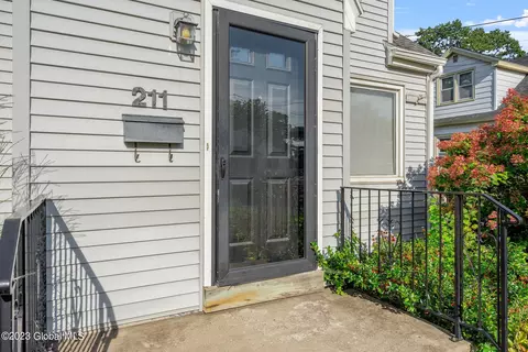 211 Stoodley Pl, Schenectady, NY 12303 photo 5