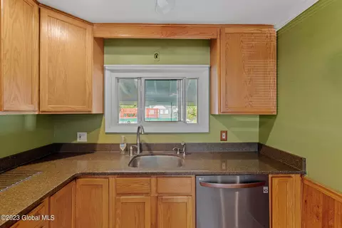 211 Stoodley Pl, Schenectady, NY 12303 photo 25