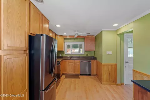 211 Stoodley Pl, Schenectady, NY 12303 photo 18