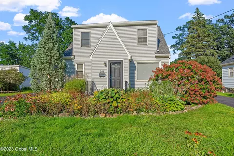 211 Stoodley Pl, Schenectady, NY 12303 photo 2