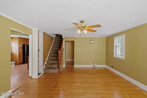 211 Stoodley Pl, Schenectady, NY 12303 photo 9