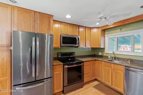 211 Stoodley Pl, Schenectady, NY 12303 photo 23