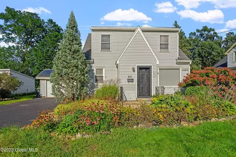 211 Stoodley Pl, Schenectady, NY 12303 photo 3
