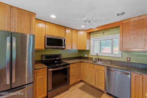 211 Stoodley Pl, Schenectady, NY 12303 photo 19