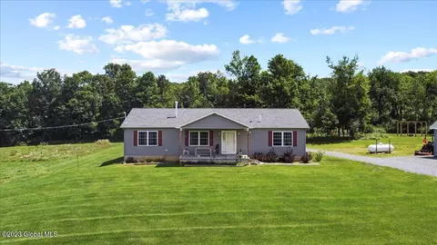 32 Jolly Rd, Amsterdam, NY 12010