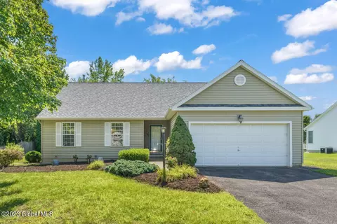 64 W Hearthstone Dr, Colonie, NY 12205
