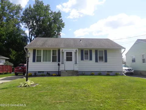 5 Admiral St, Colonie, NY 12205