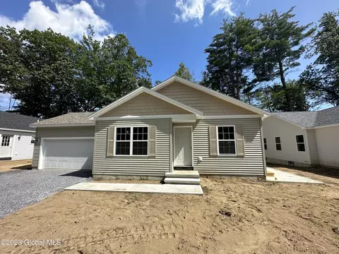 44 Overlook Dr, Glens Falls, NY 12801