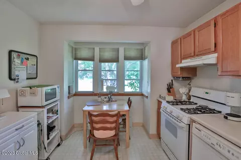 77 Meadowbrook Dr, Slingerlands, NY 12159 photo 6