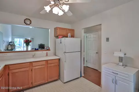 77 Meadowbrook Dr, Slingerlands, NY 12159 photo 9