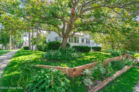 20 Center St, Schenectady, NY 12302