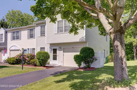 35 Bridgewood Ln, Watervliet, NY 12189