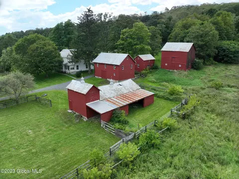 89 Payne Rd, Ravena, NY 12143