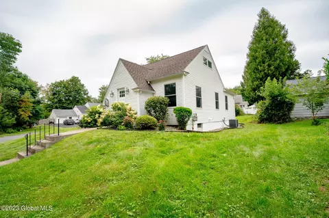 228 Pinehurst Ave, Rensselaer, NY 12144