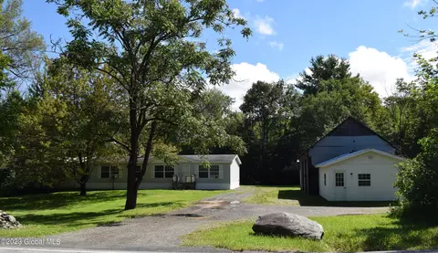 680 Babcock Lake Rd, Petersburgh, NY 12138