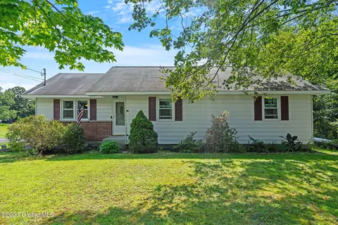432 Moonlawn Rd, Troy, NY 12180