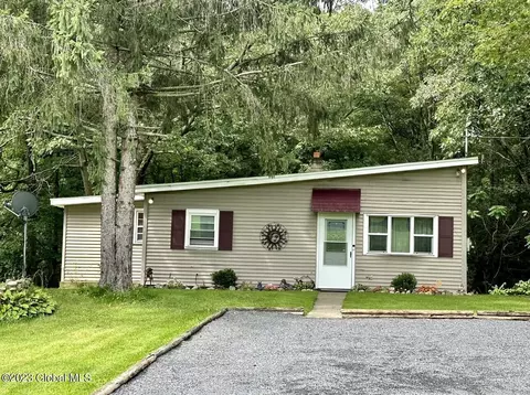 69 Diamond Hill Rd, Delmar, NY 12054