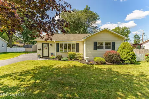 12 Martingale Dr, Albany, NY 12205