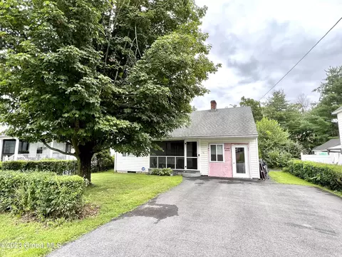 16 Park Ave, Stillwater, NY 12170