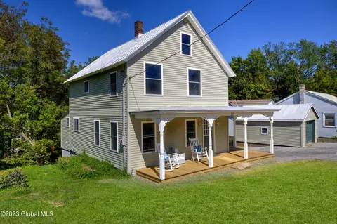 21 Smith St, Warrensburg, NY 12885