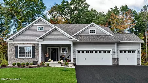 15 Farmington Ct, Glenmont, NY 12077