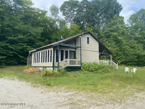 383 Cobble Creek Rd, North Creek, NY 12853