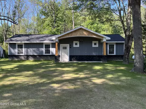 1025 Camp Ave, Broadalbin, NY 12025