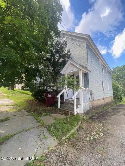 60 Montgomery St, Gloversville, NY 12078