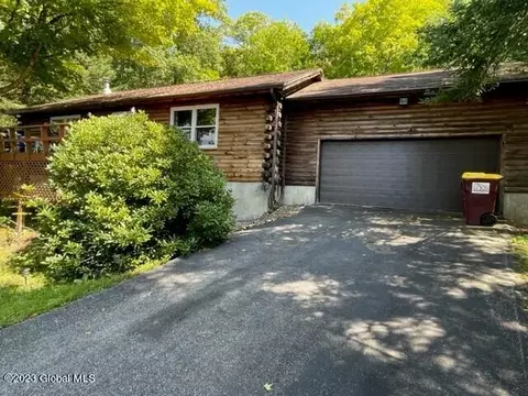 390 E Lake Rd, Cossayuna, NY 12823