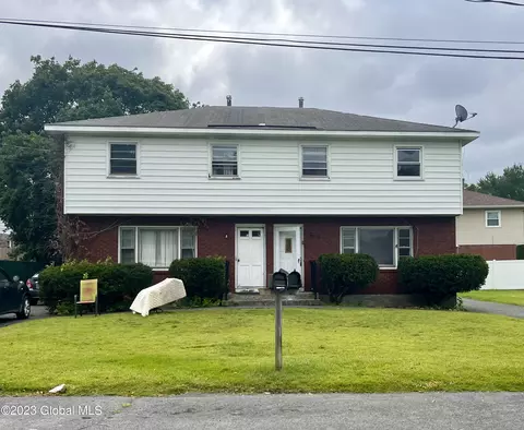 31 Swayze Dr, Latham, NY 12110