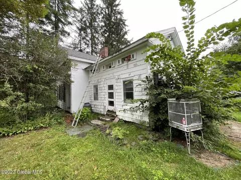 781 E Lykers Rd, Sprakers, NY 12166