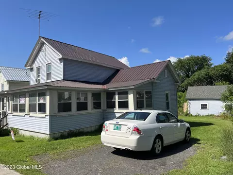 28 Church St, Granville, NY 12832